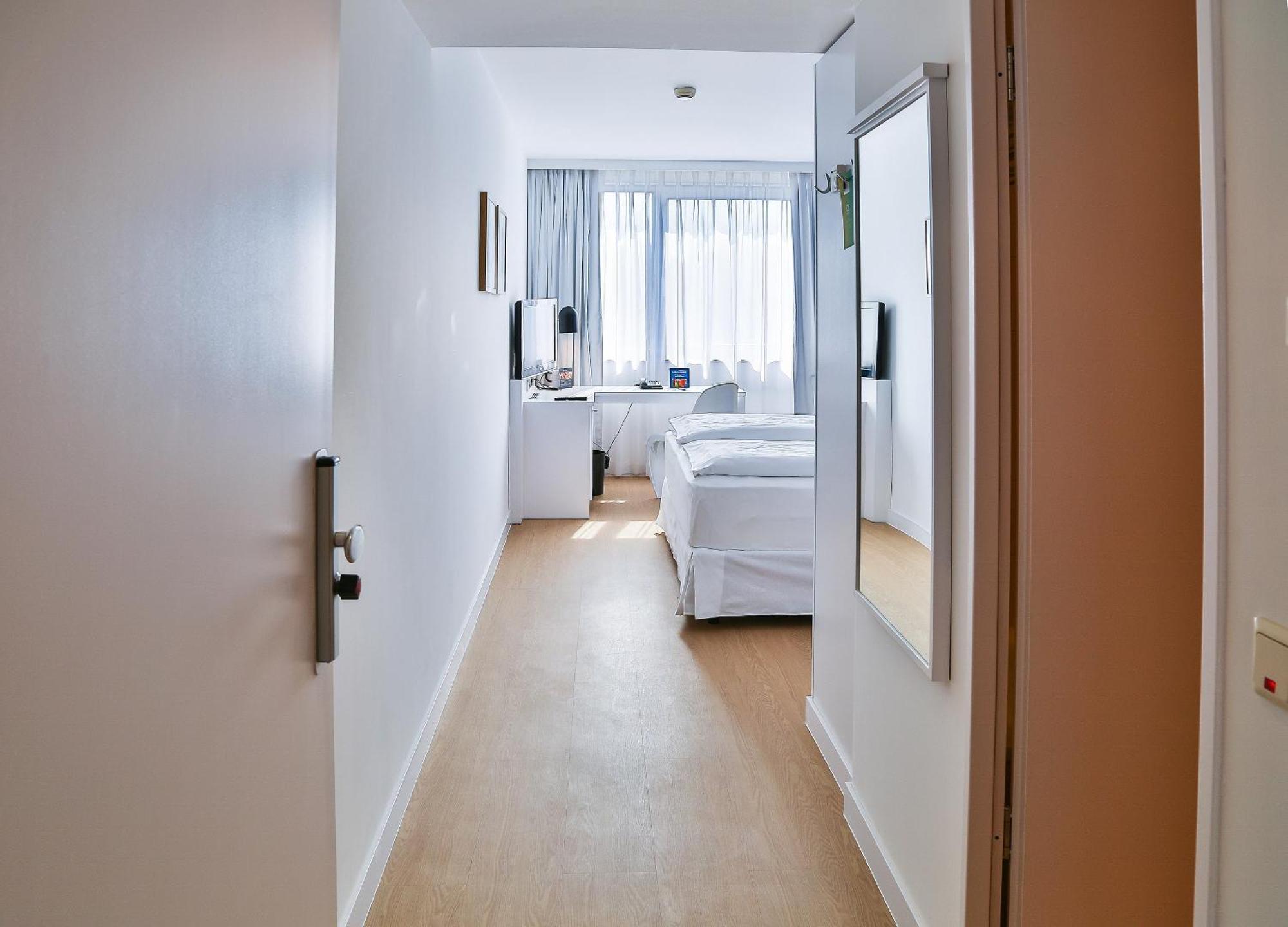 Standard Twin Room,1771482157:JPEG